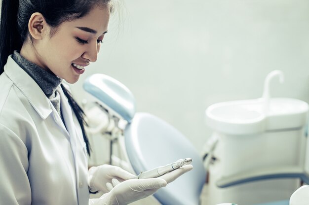 Jak nowoczesne technologie w stomatologii mogą poprawić komfort pacjenta?