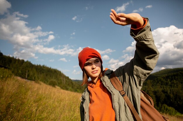Jakie są najnowsze trendy w modzie outdoorowej i jak je wprowadzić do swojej garderoby?