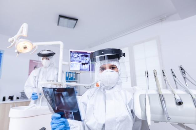 Jak nowoczesne technologie zmieniają wyposażenie gabinetów stomatologicznych?