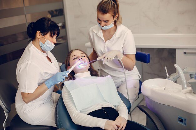 Jak wybrać najlepszą klinikę stomatologiczną dla kompleksowej opieki dentystycznej